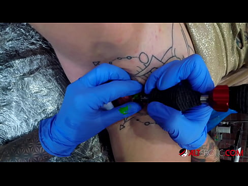 ❤️ La bomba Sully Savage, molt tatuada, es va tatuar al clítoris ❌ Fota al porno ca.ru-pp.ru ️❤